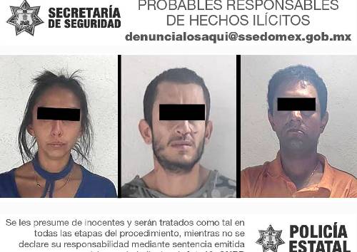 Vecinos de Almoloya de Juárez atrapan a presuntos ladrones, la policía los rescata